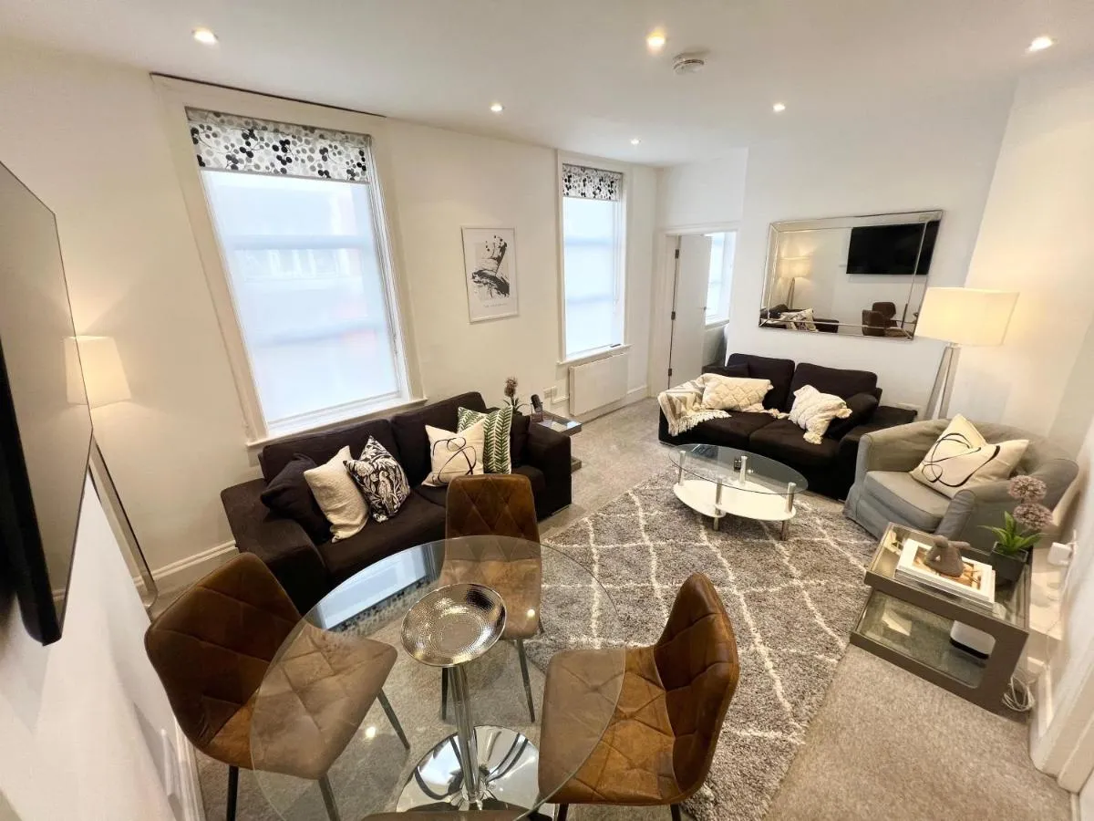Image 5 of Stylish Central Flat Steps From Oxford Street!