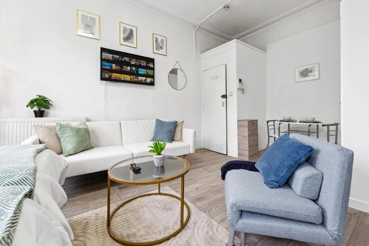 Image 5 of Stylish Central London Flat, Victorian Build, Sleeps 4