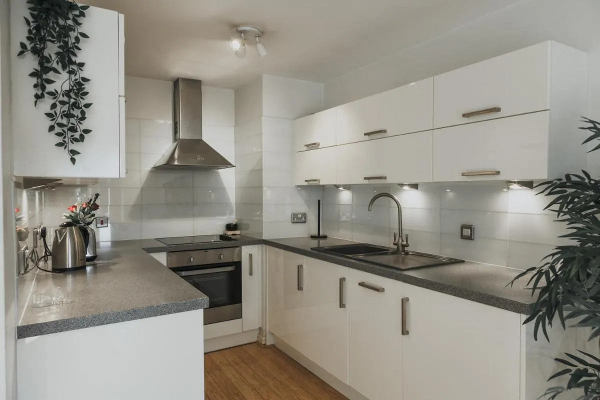 Image 3 of Stylish Central London Flat with Pool and Terrace