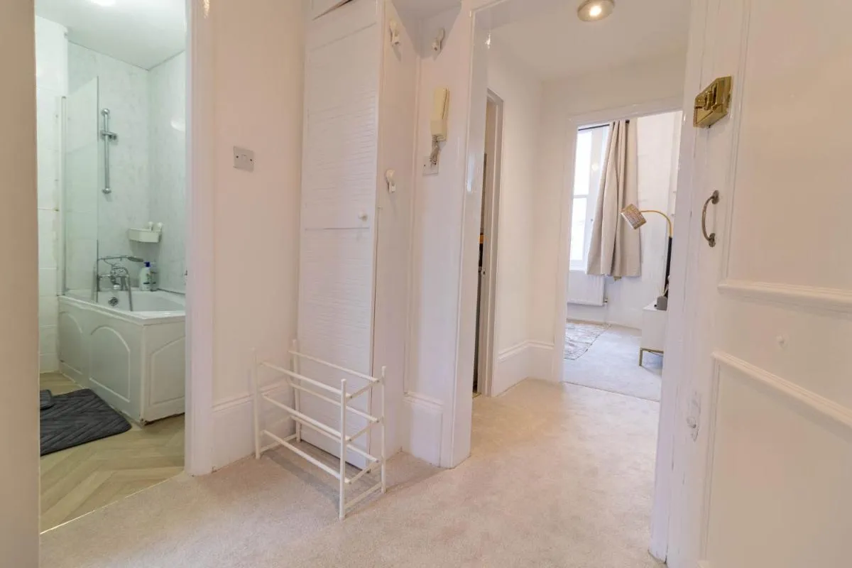 Image 3 of Stylish Chelsea Apartment