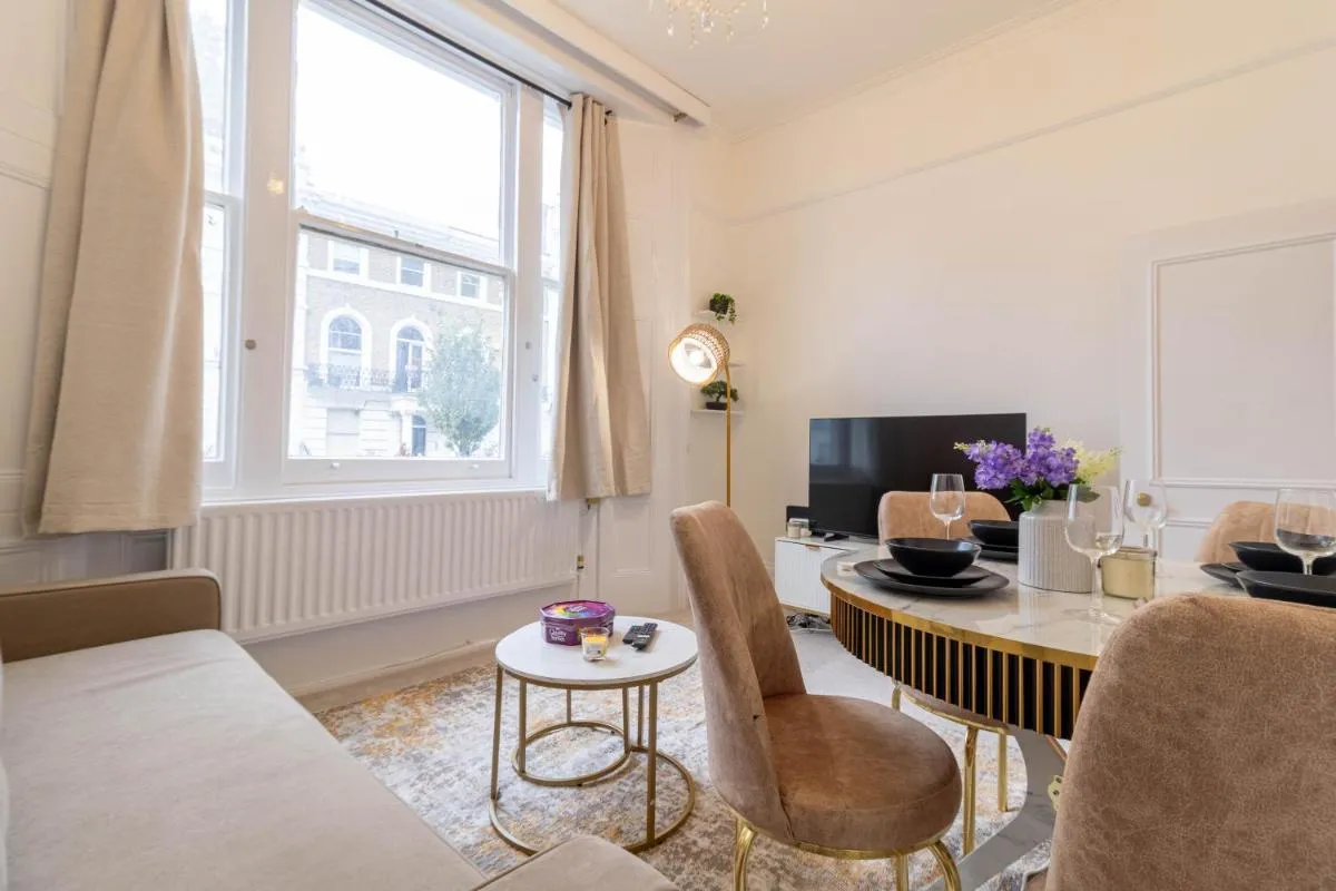 Image 5 of Stylish Chelsea Apartment