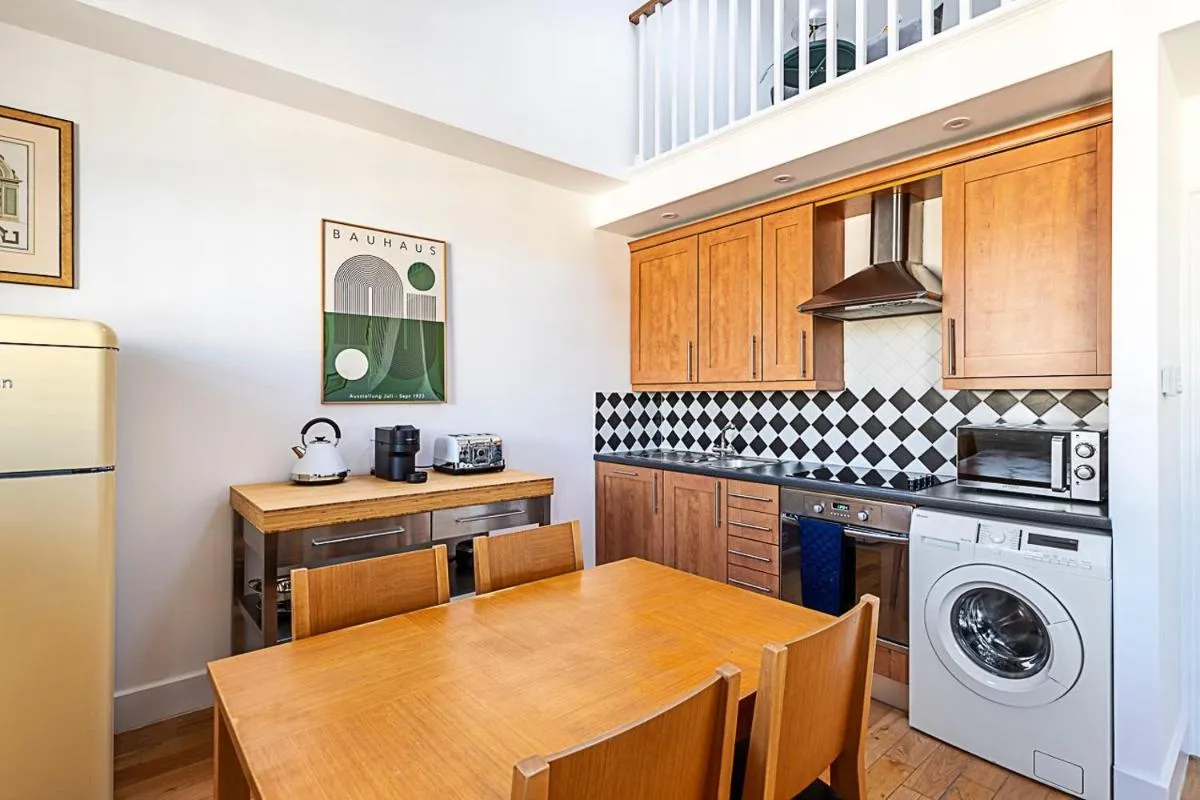 Image 3 of Stylish Chelsea Flat with Luxe Comfort & Charm