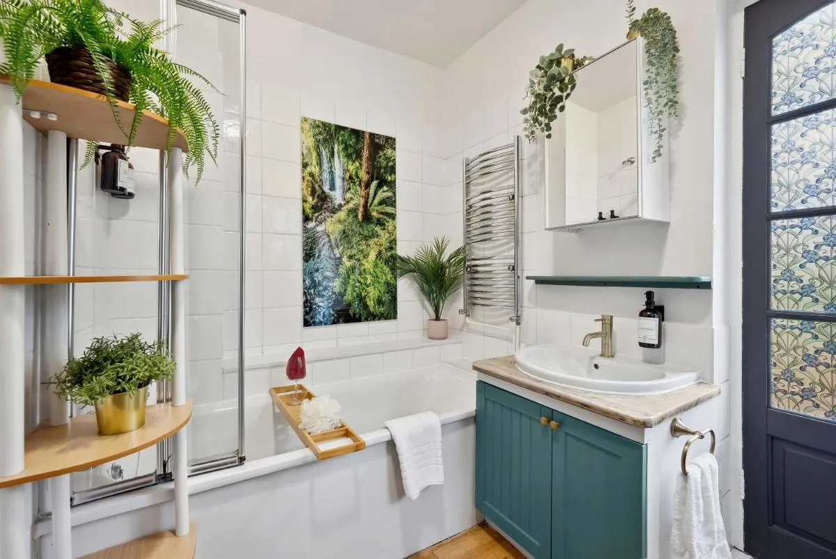 Image 3 of Stylish Edwardian Escape in Southwark 3 bedroom Maisonette by Gold Stays