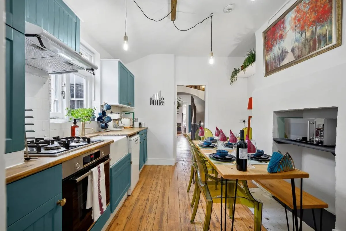 Image 4 of Stylish Edwardian Escape in Southwark 3 bedroom Maisonette by Gold Stays