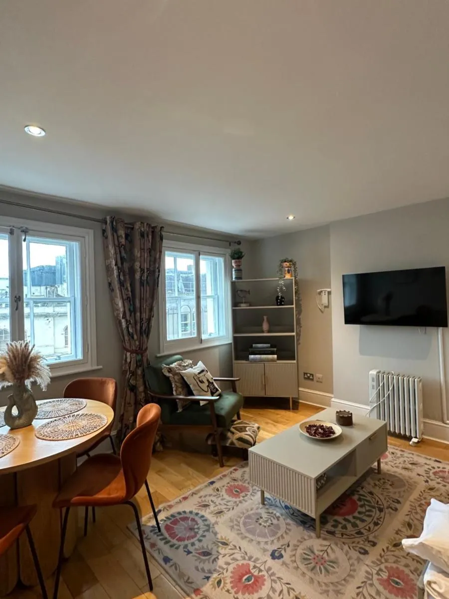 Image 5 of Stylish Flat Minutes from Covent Garden – West End