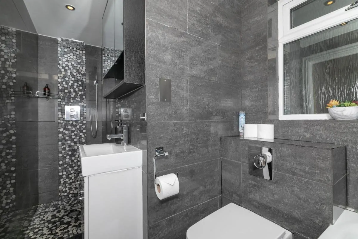 Image 4 of Stylish Flat with a Private Garden In Paddington