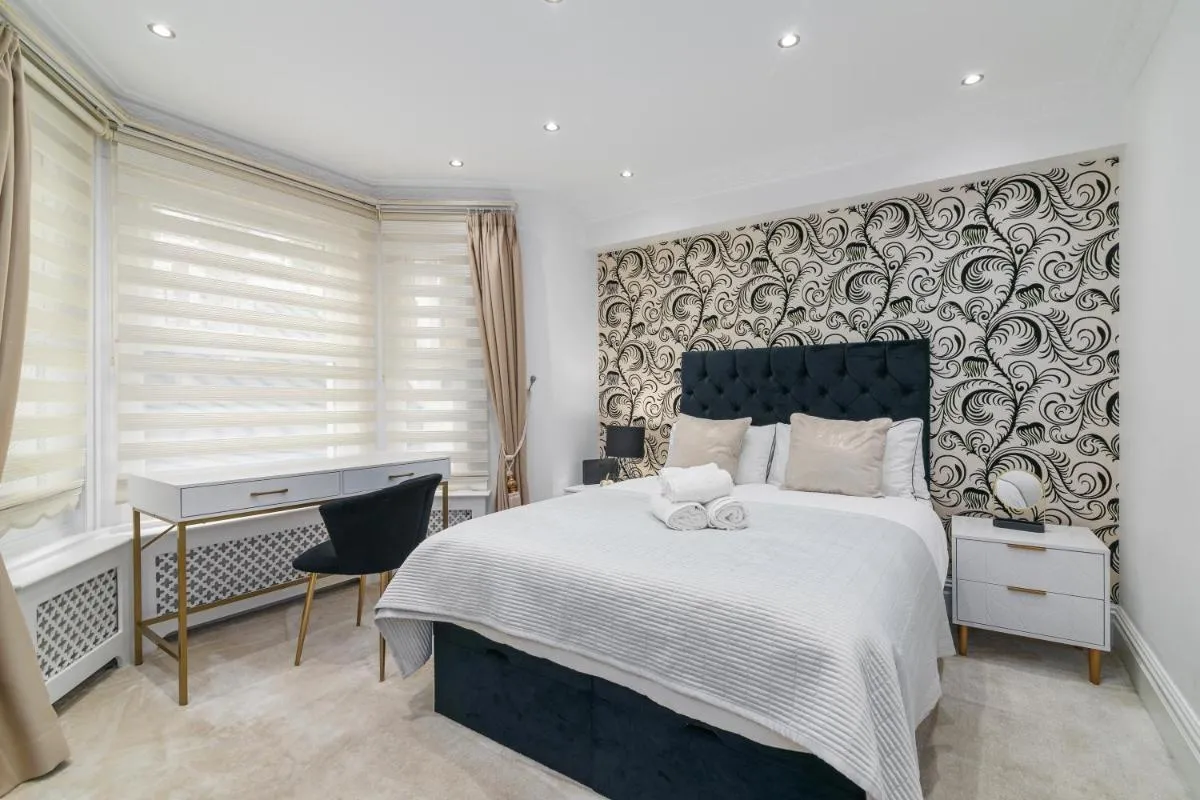 Image 3 of Stylish Flat with a Private Garden In Paddington