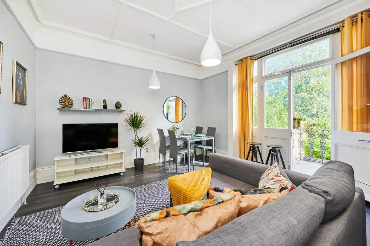 Image 5 of Stylish Garden Flat in Kensington Olympia