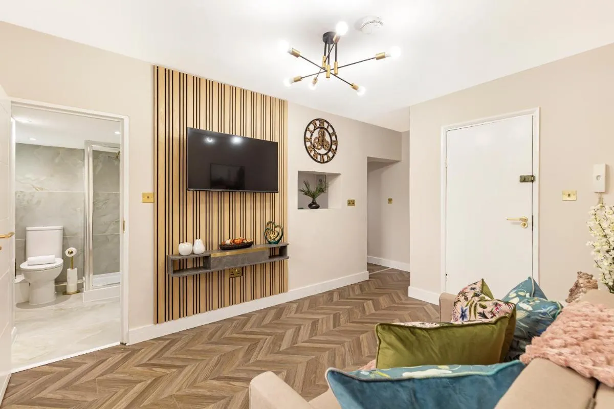 Image 3 of Stylish Gem Next Transport easy access Ctr London