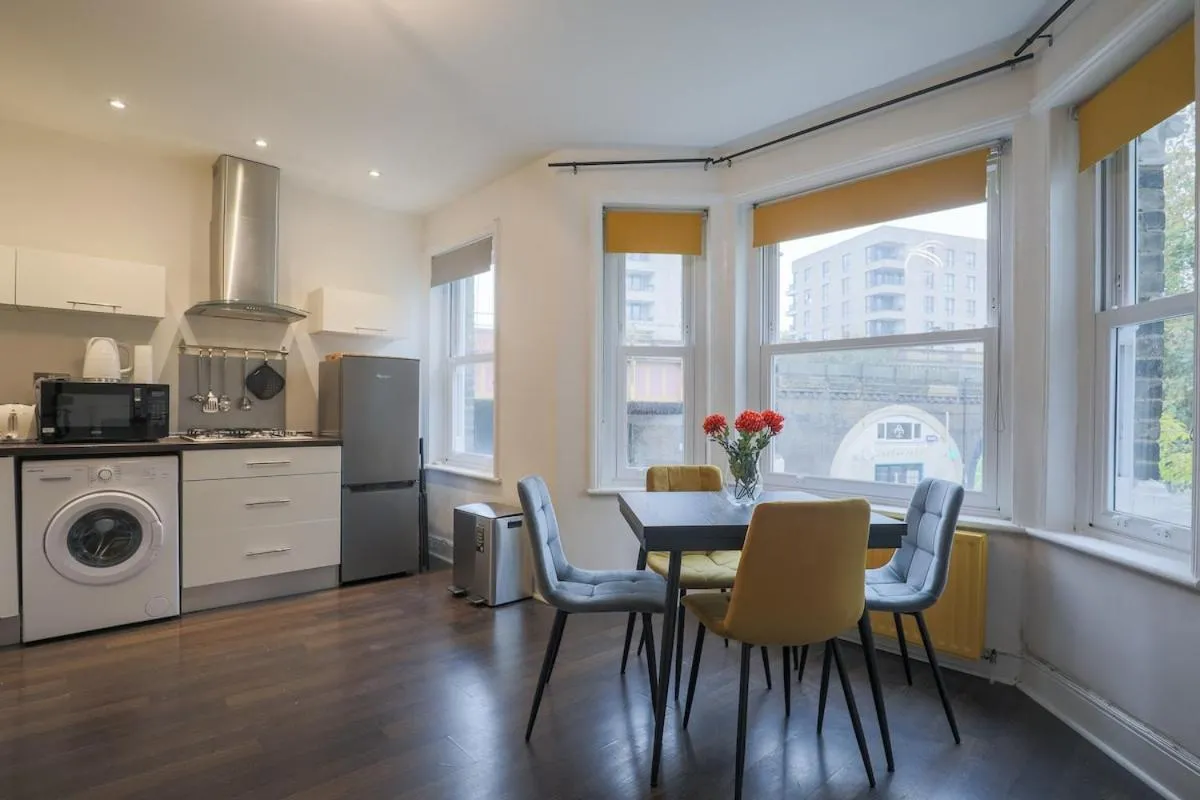 Image 4 of Stylish Home – Ten Mins to Central London