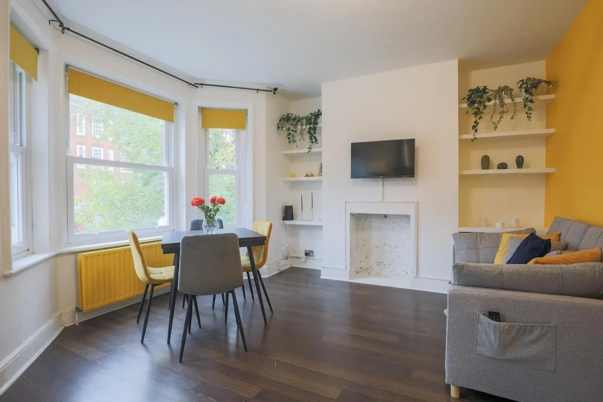 Image 5 of Stylish Home – Ten Mins to Central London