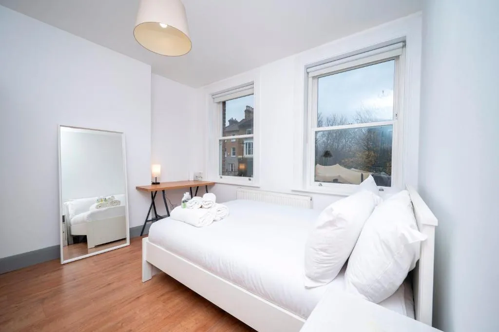 Stylish Home in SE4 – perfect for 5 – Pass the Keys