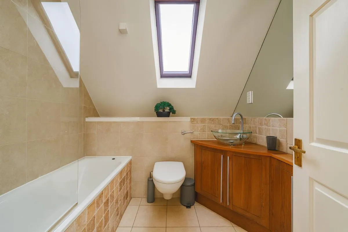 Image 4 of Stylish House with Serene Garden in Fulham