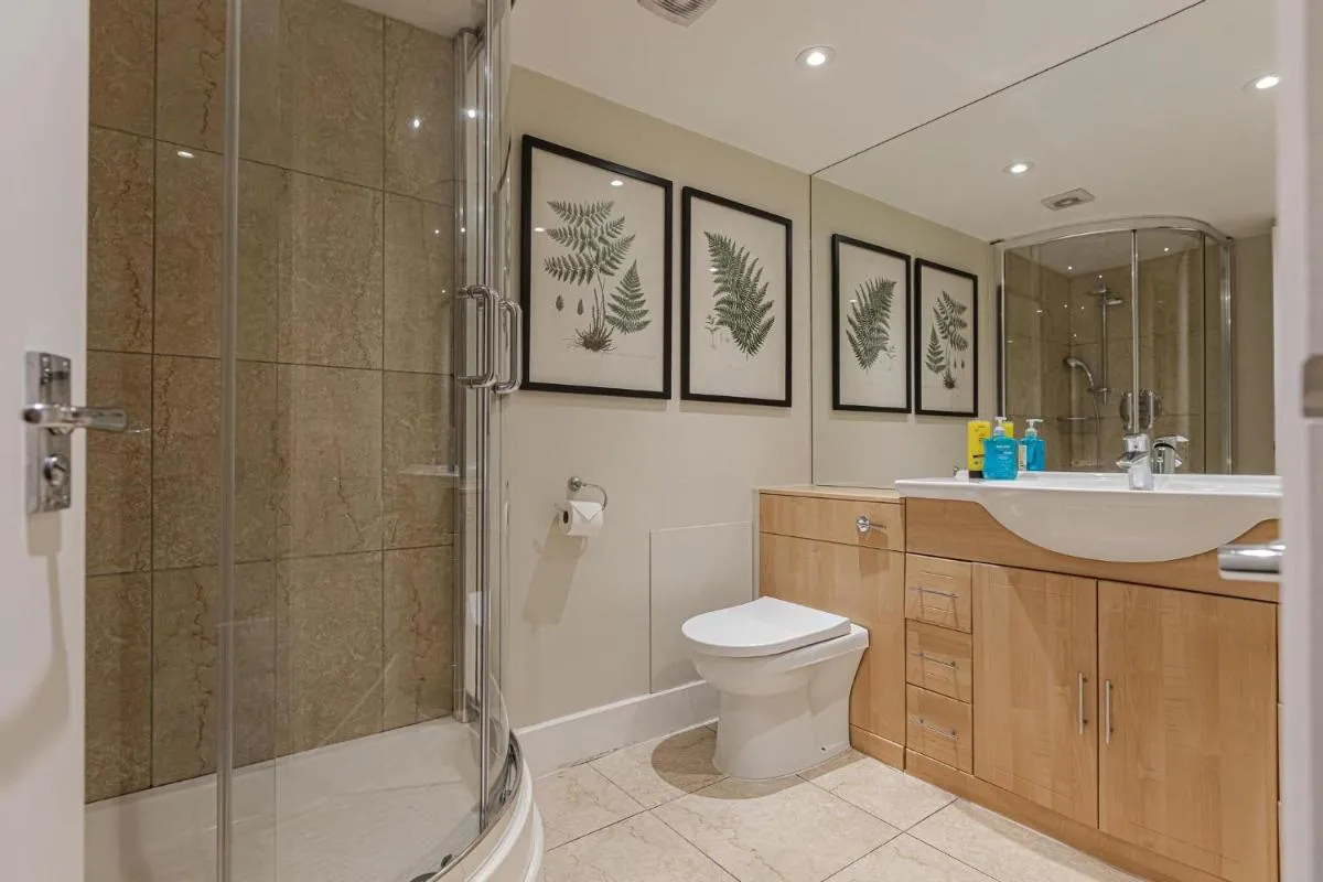 Image 3 of Stylish Kensington Apartments