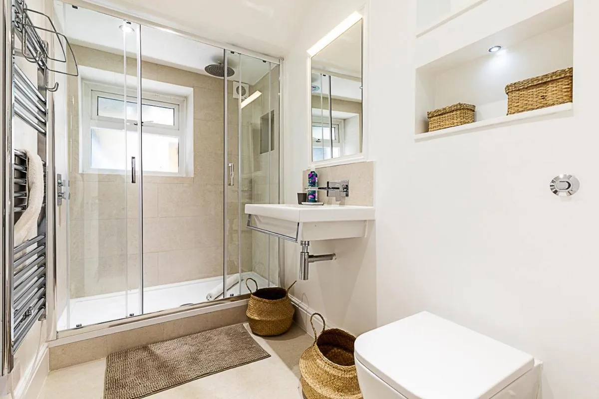 Image 4 of Stylish Kings Cross Apartment with Garden
