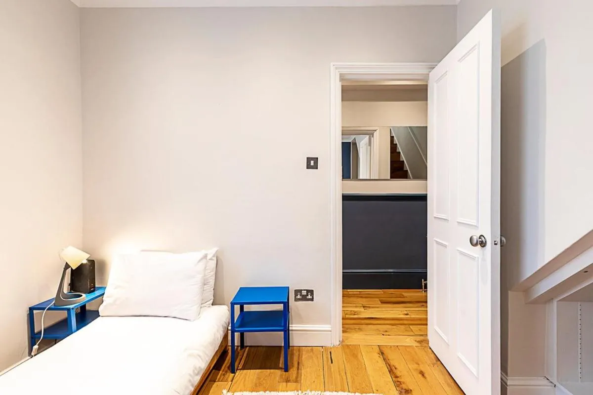 Image 5 of Stylish Kings Cross Apartment with Garden