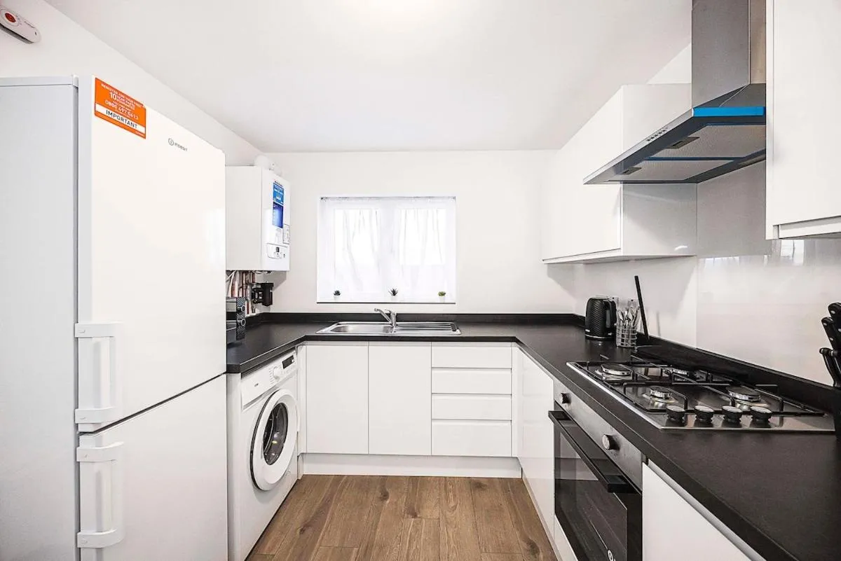 Image 4 of Stylish London Flat – 5 Sleeper