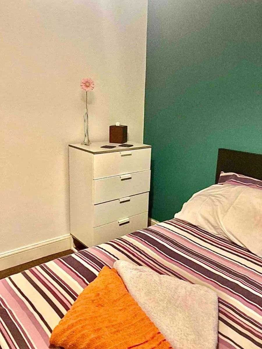 Image 5 of Stylish London Living with Free Parking in Super Host 5 Star Home