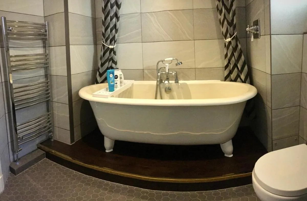Image 3 of Stylish London Living with Free Parking in Super Host 5 Star Home