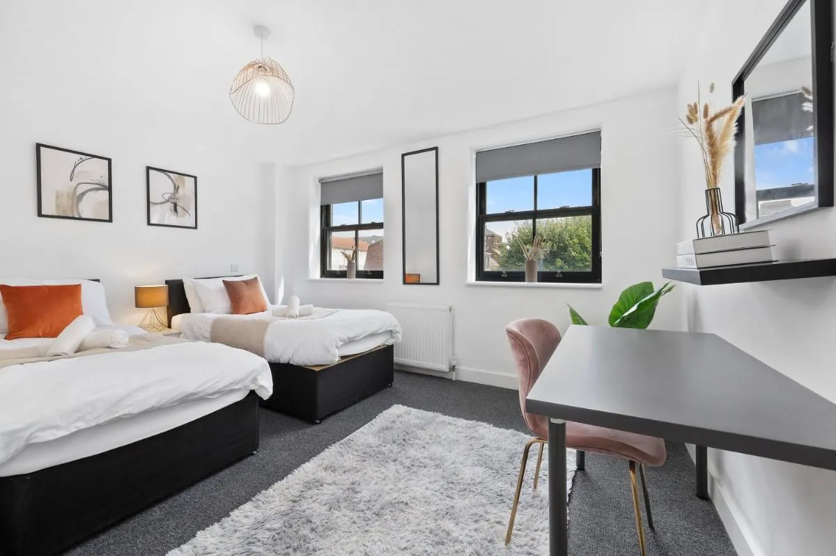Image 2 of Stylish London Zone 2 Flat Sleeps 6 5mins to London Bridge 50GBP Cashback on January Stays