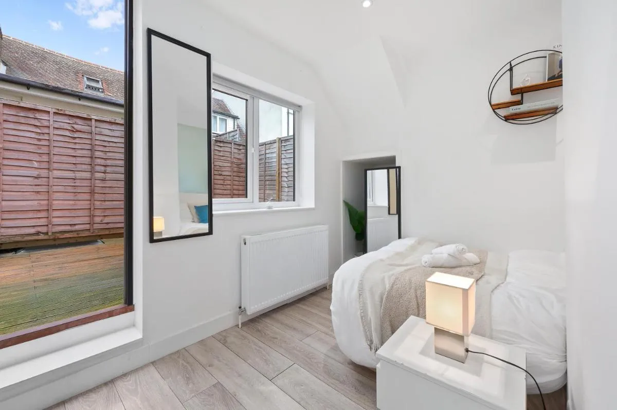 Image 3 of Stylish London Zone 2 Flat Sleeps 6 5mins to London Bridge 50GBP Cashback on January Stays