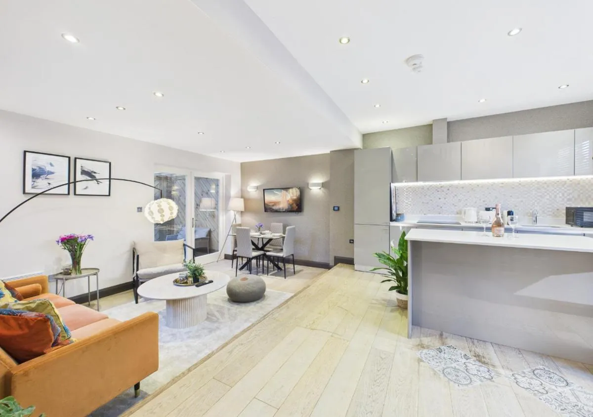 Image 4 of Stylish Mews House, Private Garden, Sleeps 4, Central Location