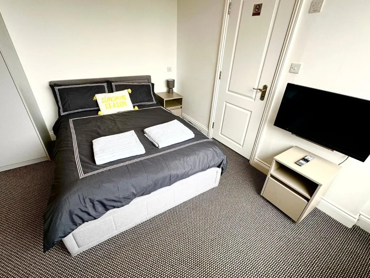 Image 3 of Stylish Modern, Private Apartment,15 Mins To Central London