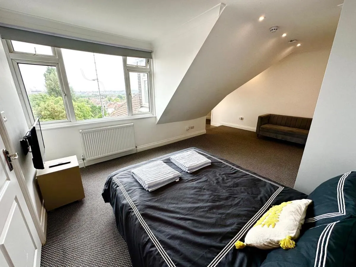 Image 4 of Stylish Modern, Private Apartment,15 Mins To Central London