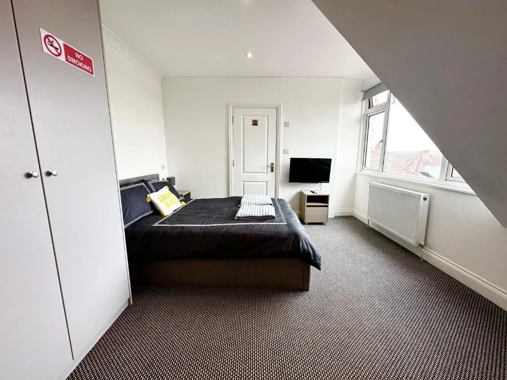 Image 1 of Stylish Modern, Private Apartment,15 Mins To Central London