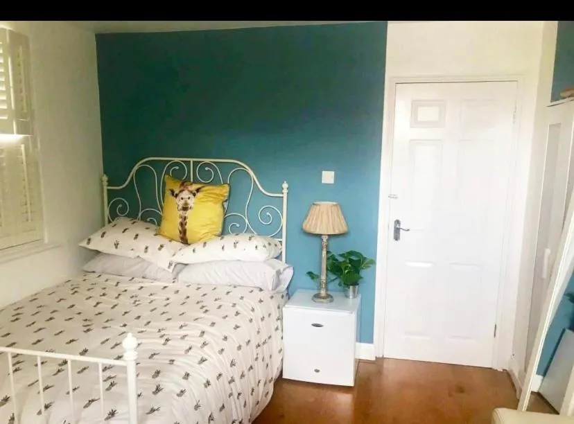 Image 2 of Stylish Modern Studio, Mock Georgian House, Heart of Trendy Hackney & London