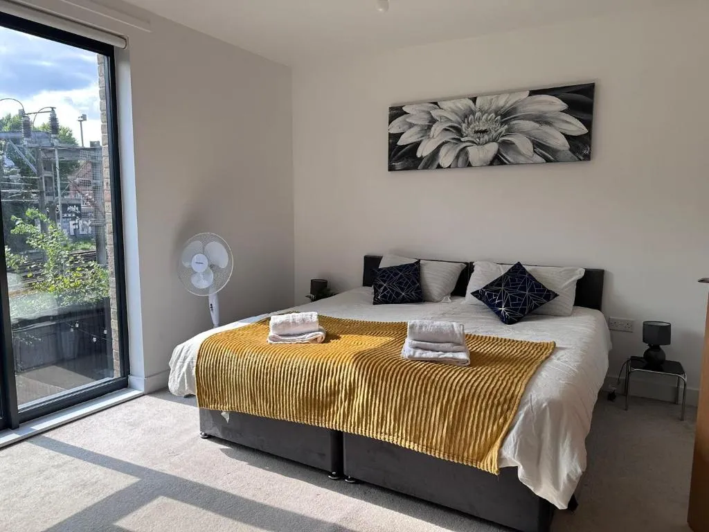 Image 1 of Stylish New Camden Town Studio