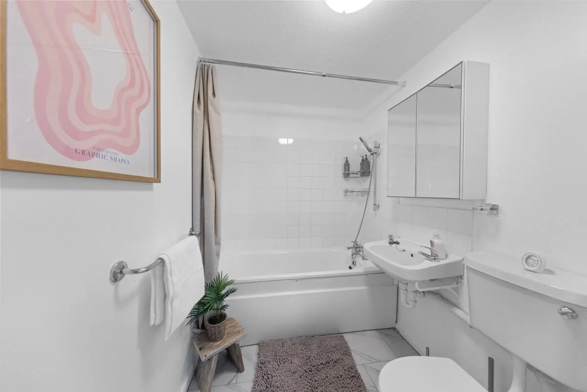 Image 3 of Stylish Nunhead Flat with Private Balcony