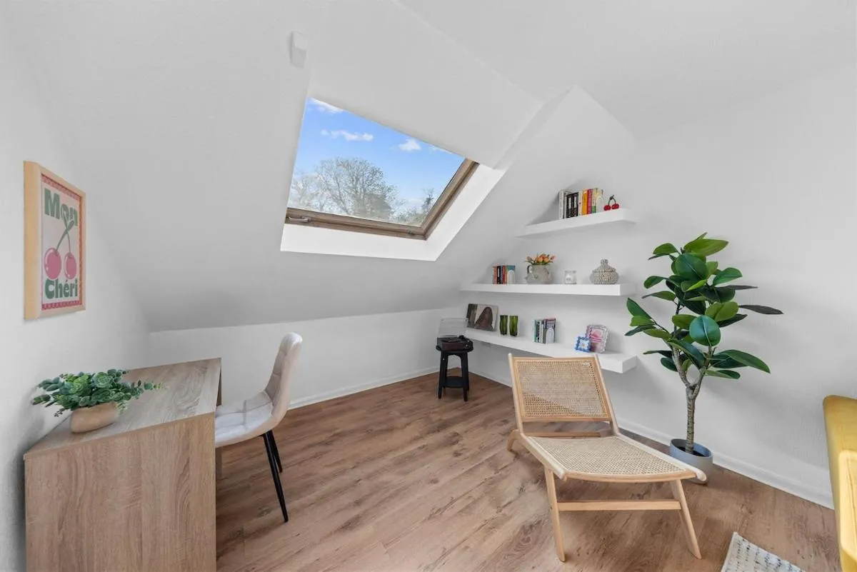 Image 4 of Stylish Nunhead Flat with Private Balcony