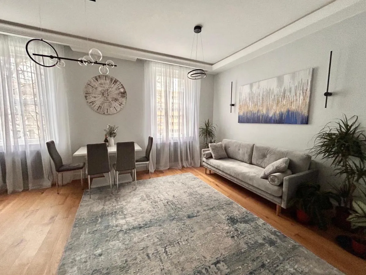 Image 2 of Stylish One Bed Flat in Paddington Pool and gym next door Free secure underground parking nearby