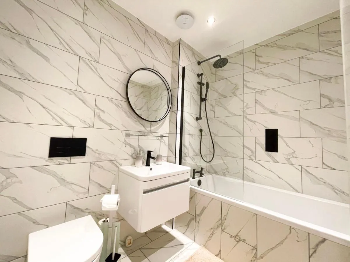 Image 3 of Stylish One Bed Flat in Paddington Pool and gym next door Free secure underground parking nearby