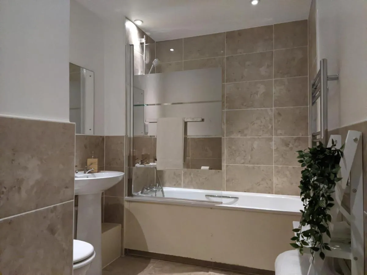 Image 3 of Stylish Peckham Apartment 10 Seconds From Station