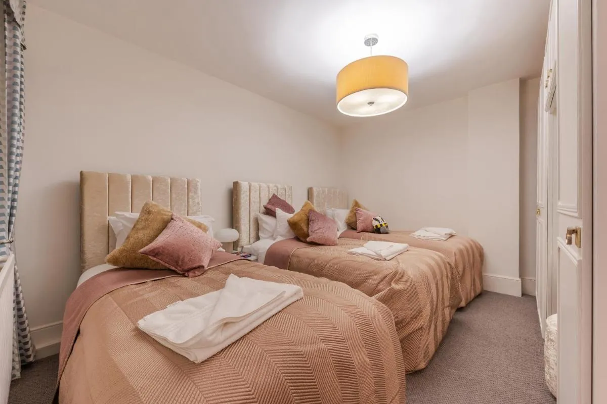 Image 5 of Stylish Retreat 2 Bed Lower Ground 2HS