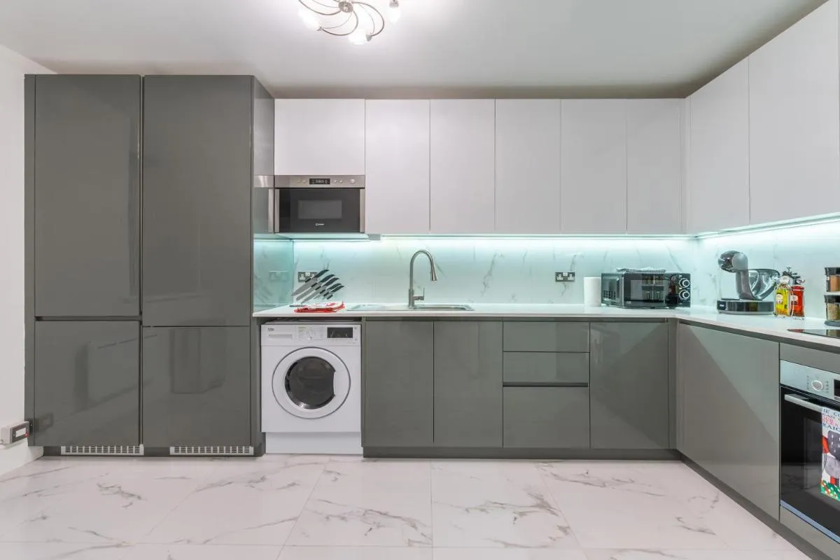 Image 3 of Stylish Retreat 2 Bed Lower Ground 2HS