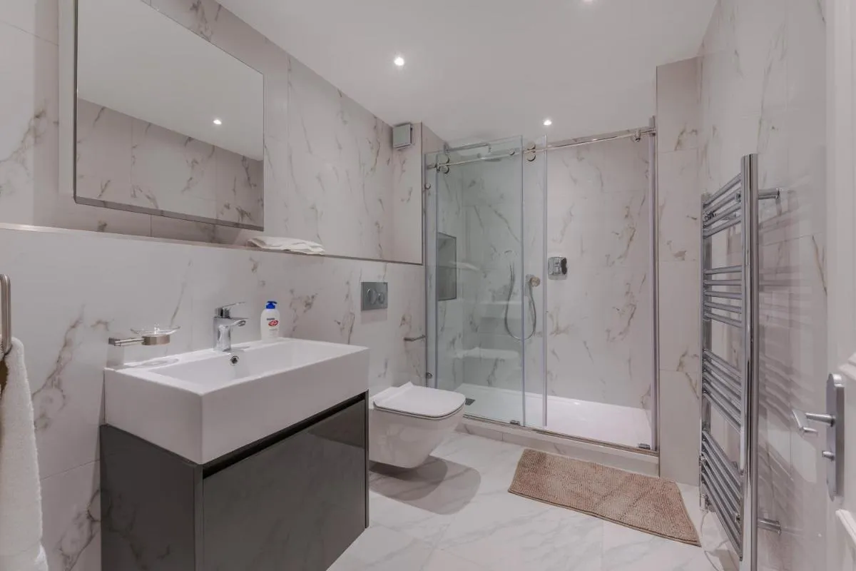 Image 4 of Stylish Retreat 2 Bed Lower Ground 2HS