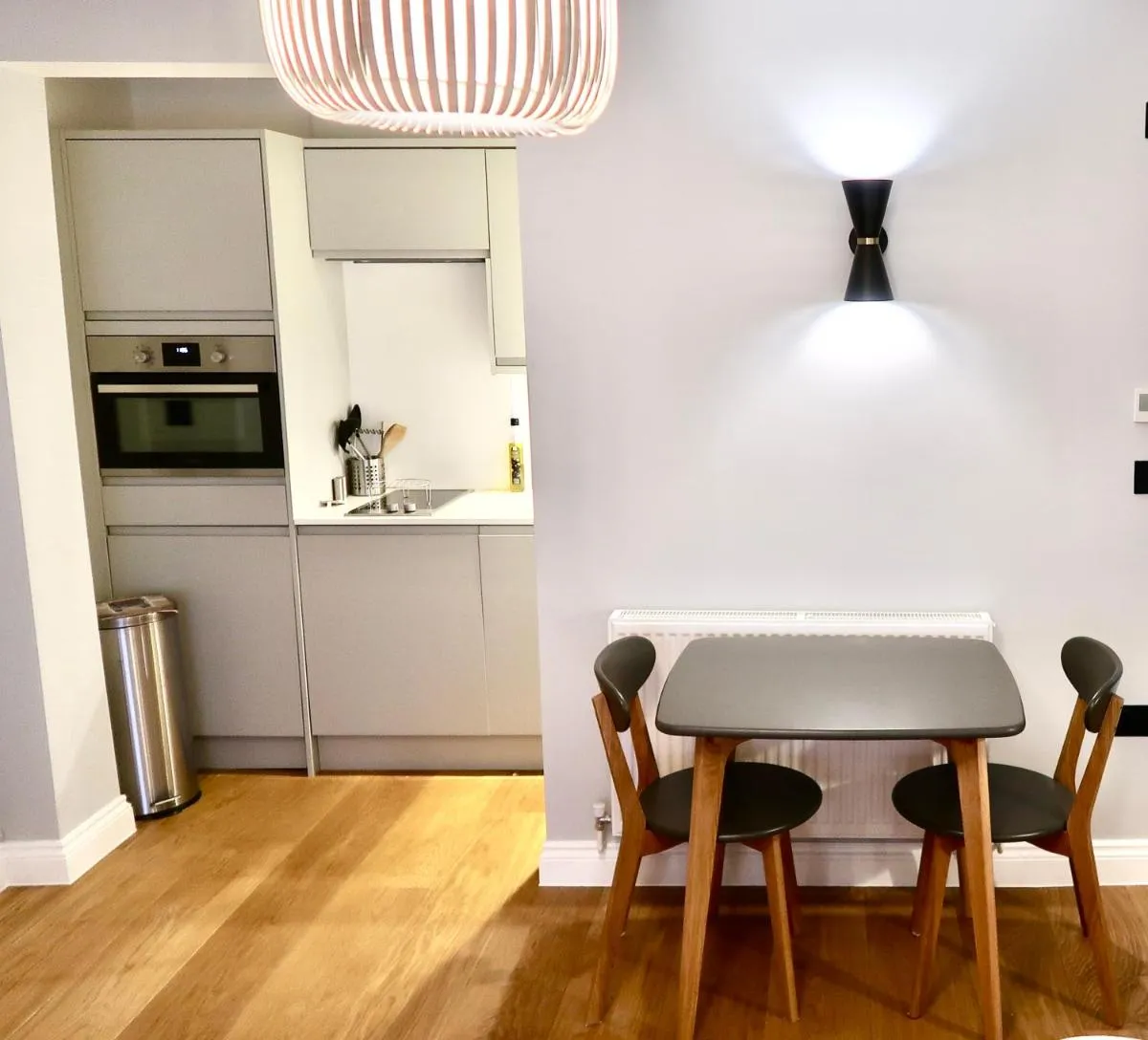 Image 3 of Stylish Studio Apartment, ensuite, kitchenette