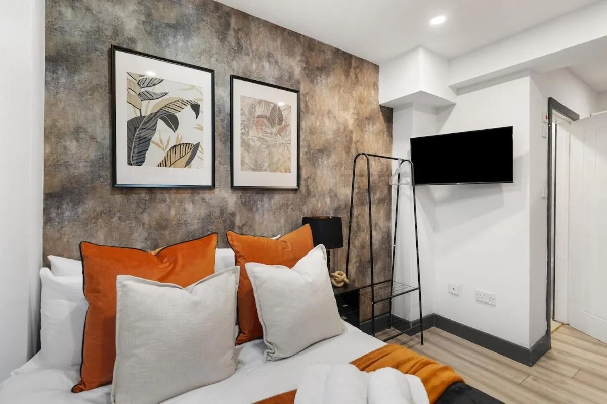 Image 5 of Stylish Studio and Parking Fast access Central London
