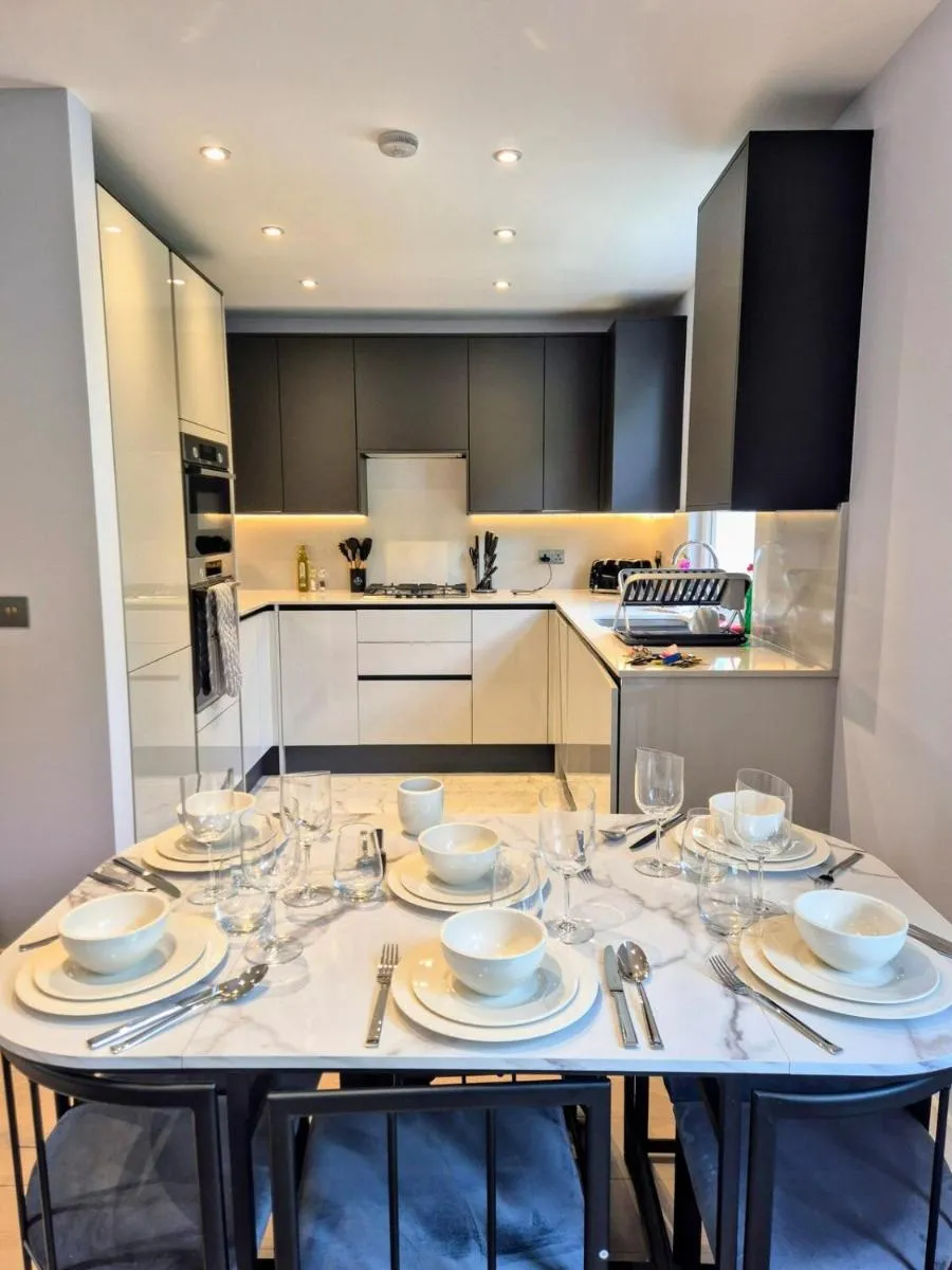 Image 4 of Stylish Three Bedroom Ensuite Duplex Apartment in West Hampstead