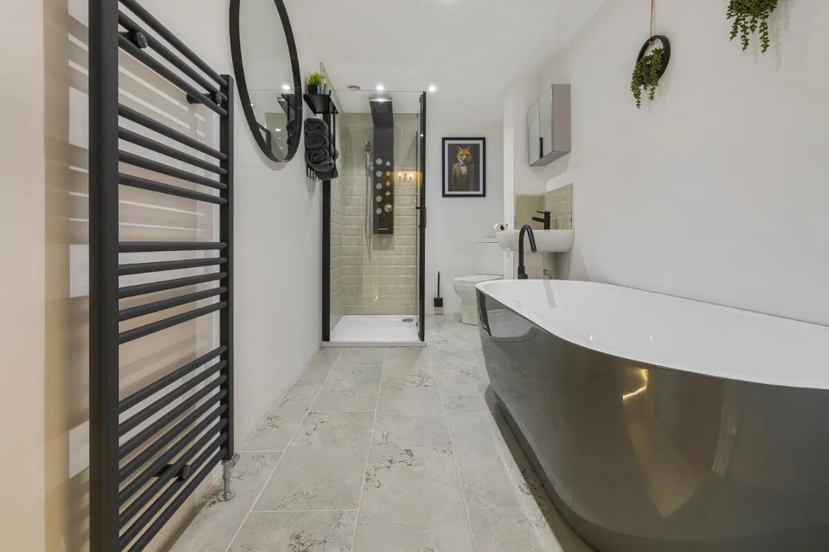 Image 3 of Stylish Two Bedroom Warehouse Apartment