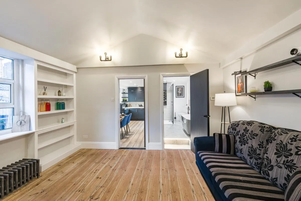 Image 4 of Stylish Two Bedroom Warehouse Apartment
