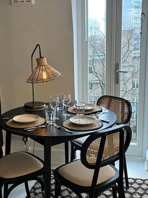 Image 4 of Stylish Urban Retreat in London