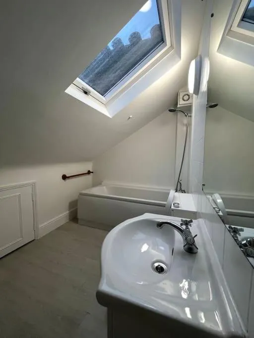 Image 3 of Stylish Urban Retreat in London