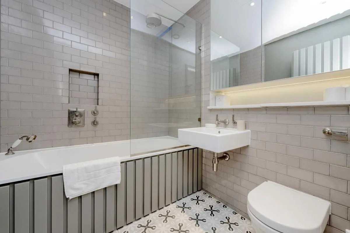 Image 3 of Stylish & Central 2-Bedroom Apartment