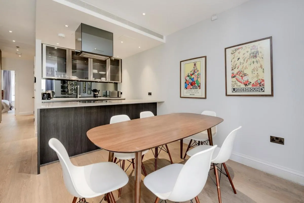 Image 4 of Stylish & Central 2-Bedroom Apartment