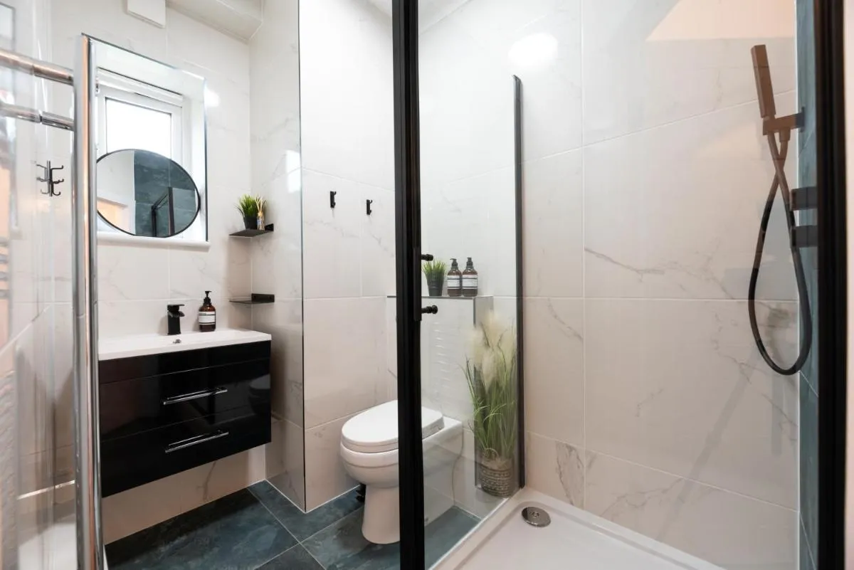 Image 3 of Stylish & Elegant 2-BR Flat In Greenwich London