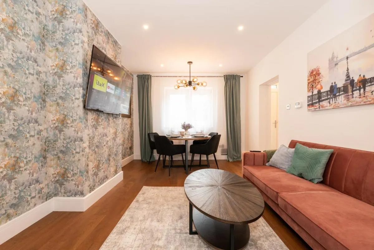 Image 5 of Stylish & Elegant 2-BR Flat In Greenwich London